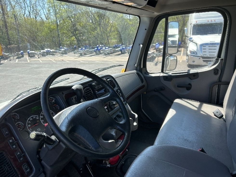 Refrigerated Truck-Light and Medium Duty Trucks-Freightliner-2020-M2-Brooklyn Park-MN-312,918\n\t\tmiles-$ 44,500 - Image 17