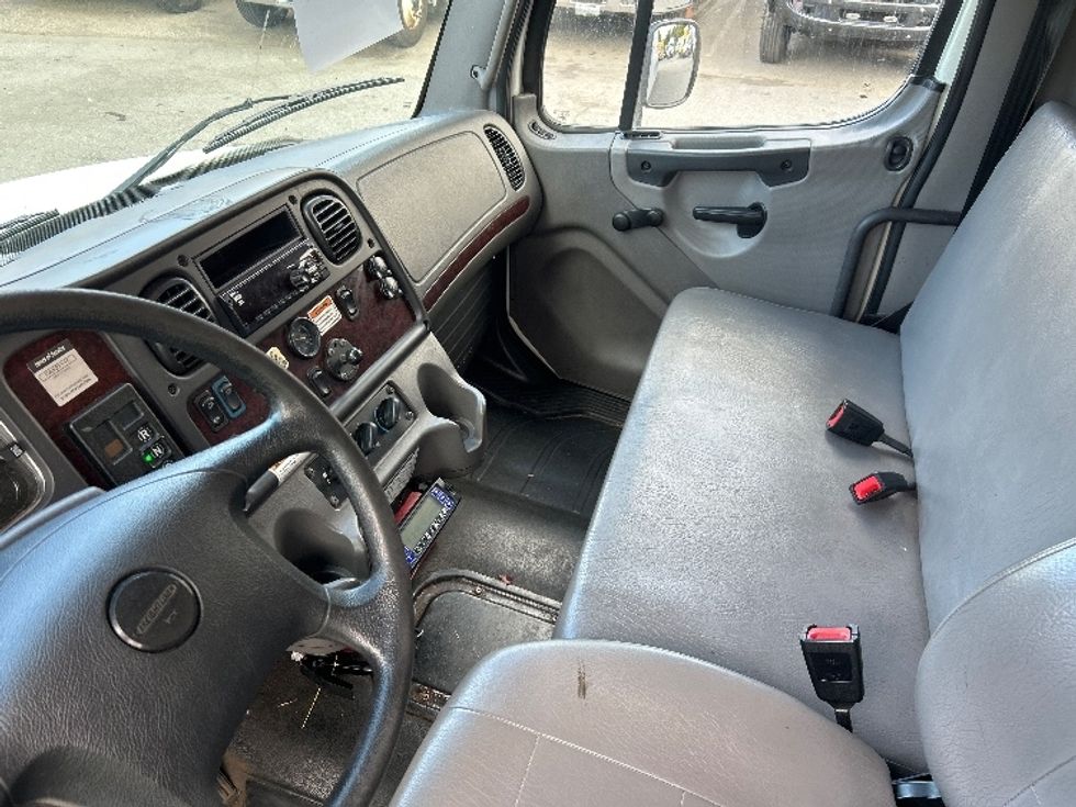 Refrigerated Truck-Light and Medium Duty Trucks-Freightliner-2020-M2-Burnaby-BC-171,500\n\t\tkm-$ 92,500 - Image 19