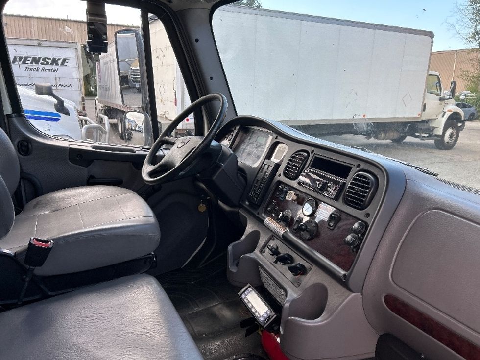 Refrigerated Truck-Light and Medium Duty Trucks-Freightliner-2020-M2-Burnaby-BC-171,500\n\t\tkm-$ 92,500 - Image 22