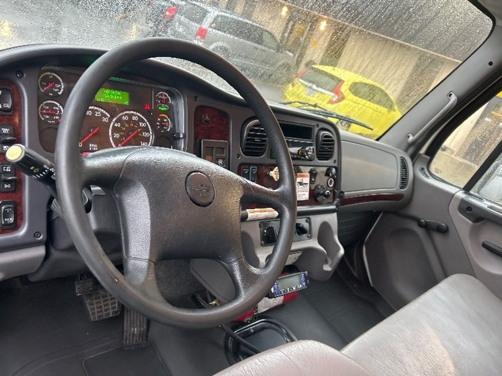 Refrigerated Truck-Light and Medium Duty Trucks-Freightliner-2020-M2-Burnaby-BC-214,584\n\t\tkm-$ 86,750 - Image 17