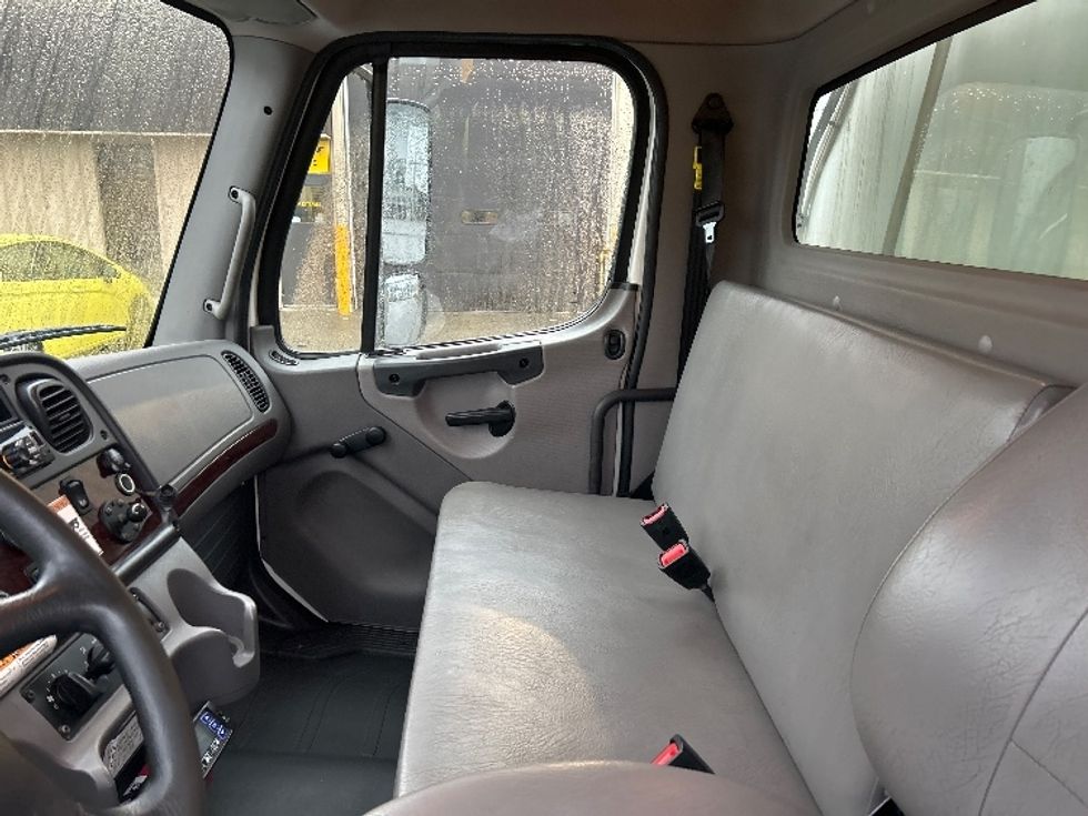 Refrigerated Truck-Light and Medium Duty Trucks-Freightliner-2020-M2-Burnaby-BC-214,584\n\t\tkm-$ 86,750 - Image 19