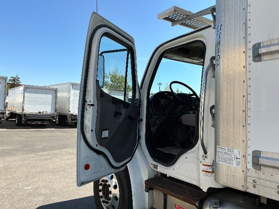 Refrigerated Truck-Light and Medium Duty Trucks-Freightliner-2020-M2-Calgary-AB-177,633\n\t\tkm-$ 92,000 - Image 16