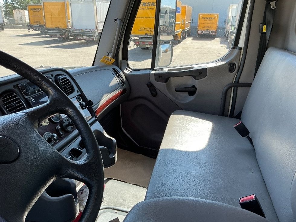Refrigerated Truck-Light and Medium Duty Trucks-Freightliner-2020-M2-Calgary-AB-177,633\n\t\tkm-$ 92,000 - Image 19