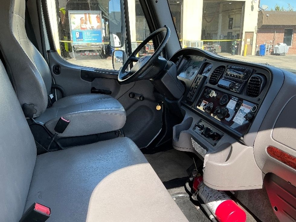 Refrigerated Truck-Light and Medium Duty Trucks-Freightliner-2020-M2-Calgary-AB-177,633\n\t\tkm-$ 92,000 - Image 22