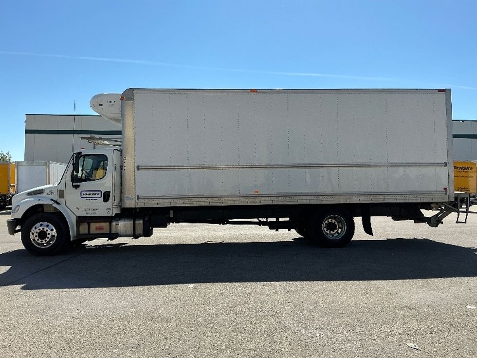 Refrigerated Truck-Light and Medium Duty Trucks-Freightliner-2020-M2-Calgary-AB-177,633\n\t\tkm-$ 92,000 - Image 4