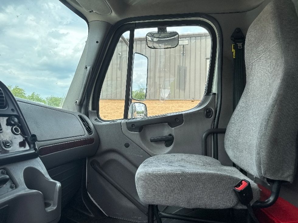 Refrigerated Truck-Light and Medium Duty Trucks-Freightliner-2020-M2-Capitol Heights-MD-235,365\n\t\tmiles-$ 58,750 - Image 19