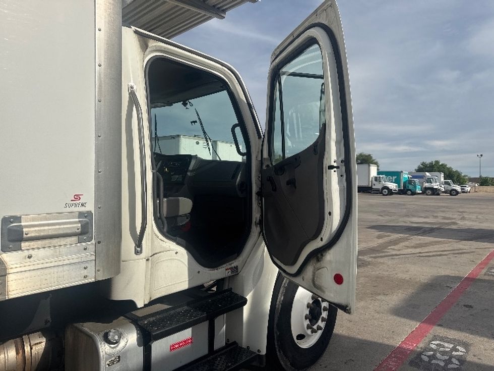Refrigerated Truck-Light and Medium Duty Trucks-Freightliner-2020-M2-Carrollton-TX-140,202\n\t\tmiles-$ 57,500 - Image 20