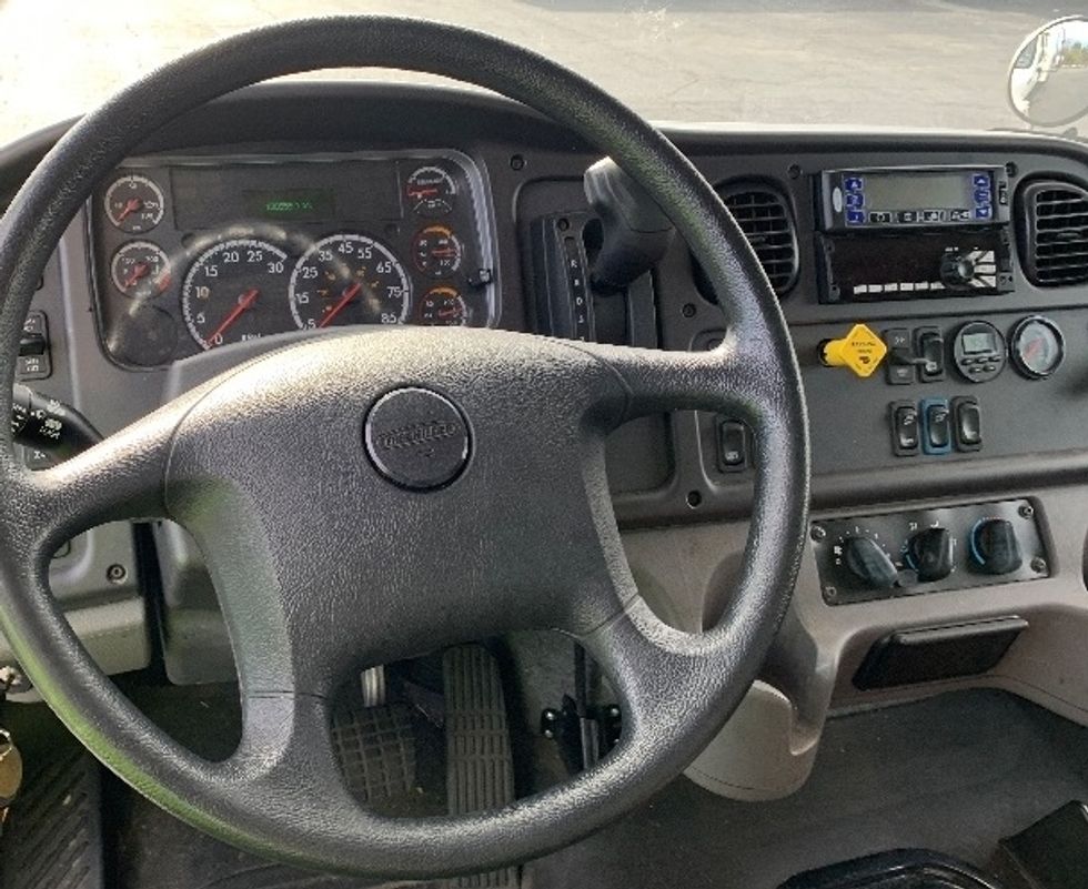 Refrigerated Truck-Light and Medium Duty Trucks-Freightliner-2020-M2-Charlotte-NC-100,520\n\t\tmiles-$ 77,250 - Image 17