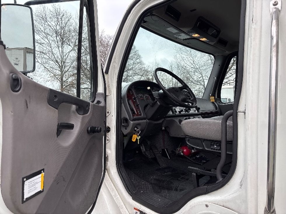 Refrigerated Truck-Light and Medium Duty Trucks-Freightliner-2020-M2-Charlotte-NC-164,966\n\t\tmiles-$ 62,000 - Image 16