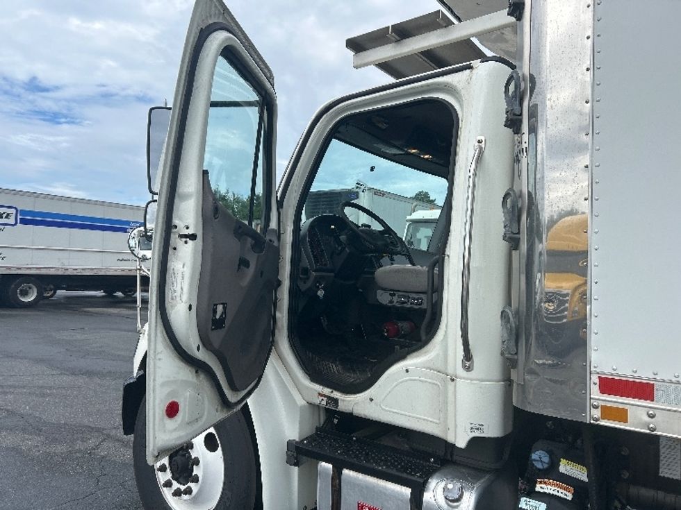 Refrigerated Truck-Light and Medium Duty Trucks-Freightliner-2020-M2-Charlotte-NC-226,334\n\t\tmiles-$ 44,000 - Image 15