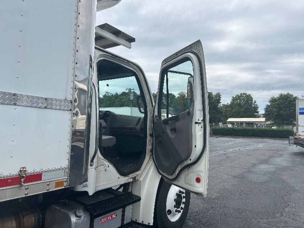 Refrigerated Truck-Light and Medium Duty Trucks-Freightliner-2020-M2-Charlotte-NC-226,334\n\t\tmiles-$ 44,000 - Image 19