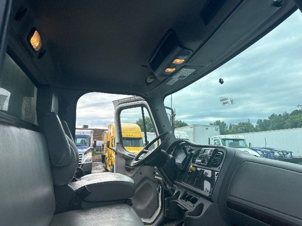 Refrigerated Truck-Light and Medium Duty Trucks-Freightliner-2020-M2-Charlotte-NC-226,334\n\t\tmiles-$ 44,000 - Image 21