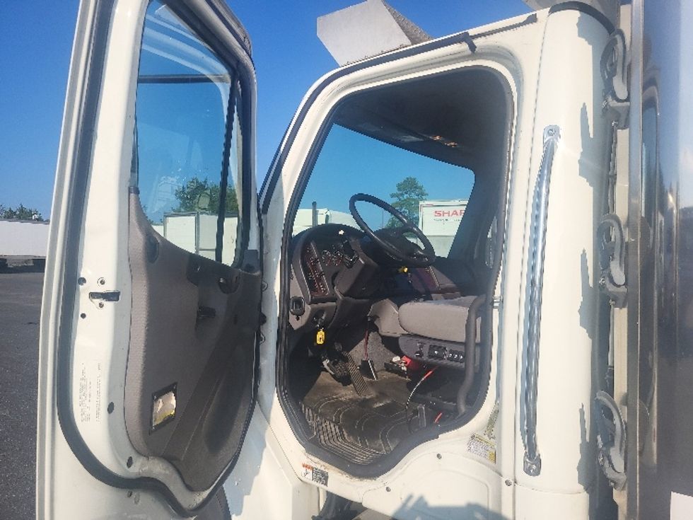 Refrigerated Truck-Light and Medium Duty Trucks-Freightliner-2020-M2-Charlotte-NC-302,030\n\t\tmiles-$ 23,750 - Image 16