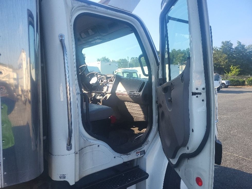 Refrigerated Truck-Light and Medium Duty Trucks-Freightliner-2020-M2-Charlotte-NC-302,030\n\t\tmiles-$ 23,750 - Image 20