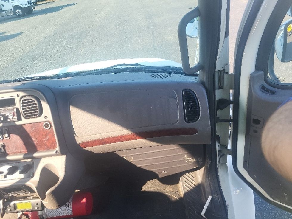 Refrigerated Truck-Light and Medium Duty Trucks-Freightliner-2020-M2-Charlotte-NC-302,030\n\t\tmiles-$ 23,750 - Image 21