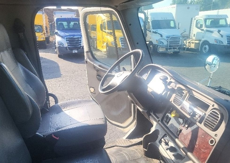 Refrigerated Truck-Light and Medium Duty Trucks-Freightliner-2020-M2-Charlotte-NC-302,030\n\t\tmiles-$ 23,750 - Image 22