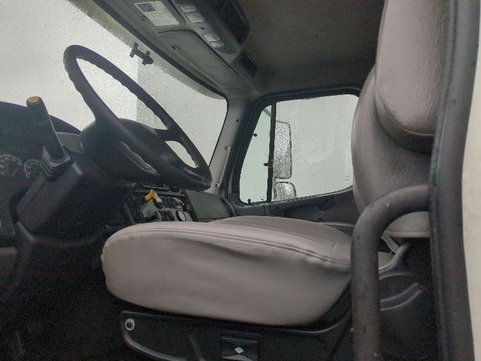 Refrigerated Truck-Light and Medium Duty Trucks-Freightliner-2020-M2-Chicopee-MA-222,842\n\t\tmiles-$ 55,500 - Image 15