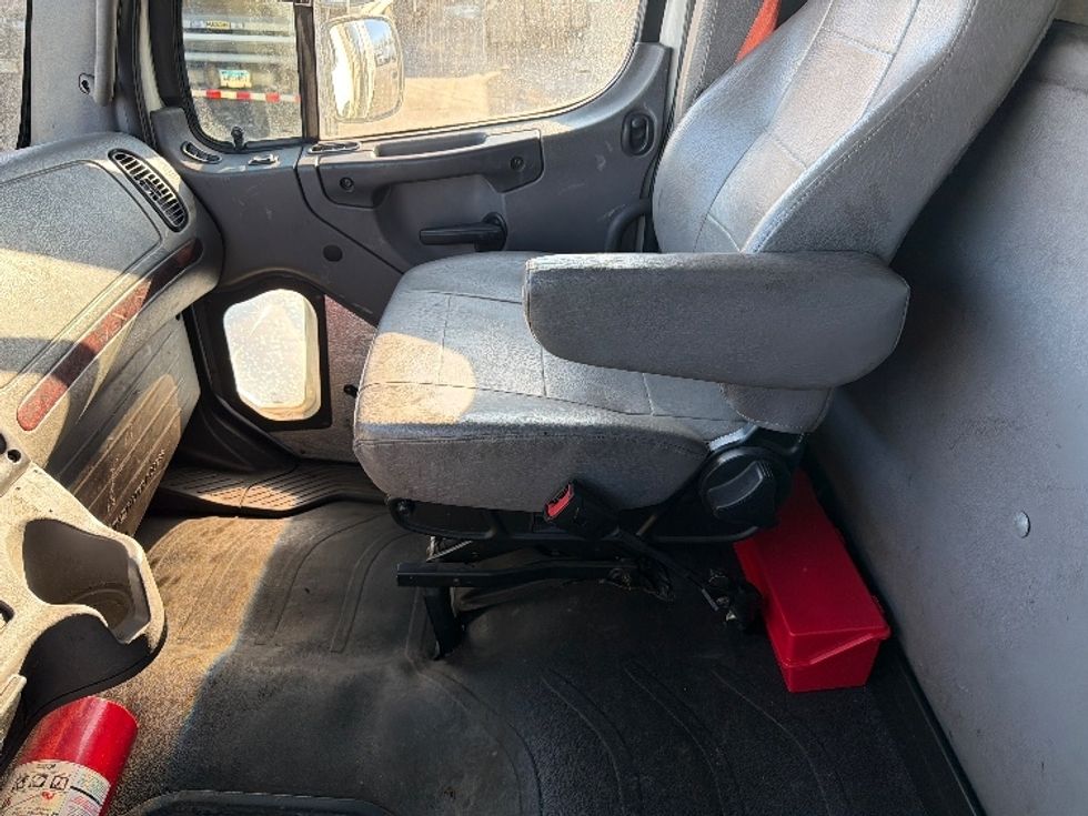 Refrigerated Truck-Light and Medium Duty Trucks-Freightliner-2020-M2-Chicopee-MA-222,842\n\t\tmiles-$ 55,500 - Image 18