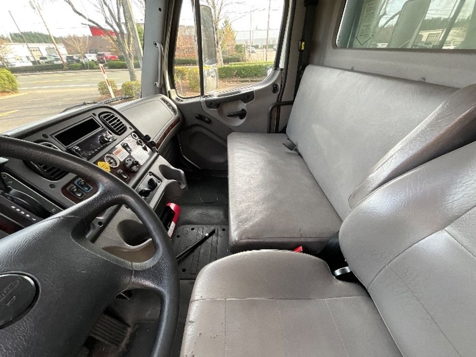 Refrigerated Truck-Light and Medium Duty Trucks-Freightliner-2020-M2-Clackamas-OR-183,733\n\t\tmiles-$ 57,250 - Image 19