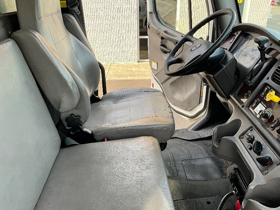 Refrigerated Truck-Light and Medium Duty Trucks-Freightliner-2020-M2-Clackamas-OR-183,733\n\t\tmiles-$ 57,250 - Image 22