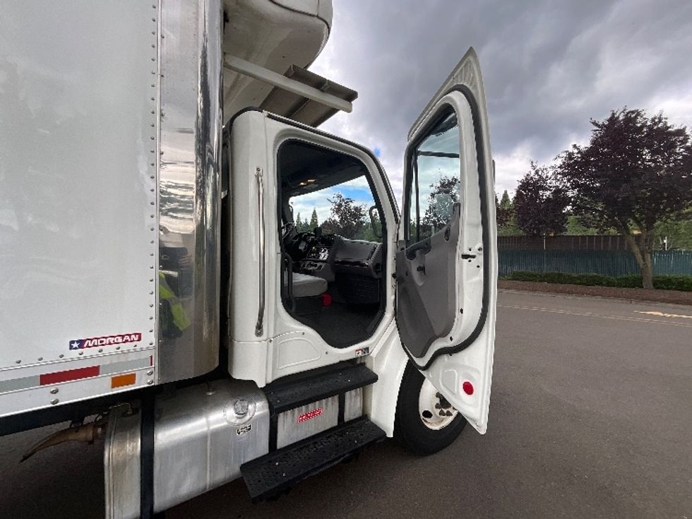 Refrigerated Truck-Light and Medium Duty Trucks-Freightliner-2020-M2-Clackamas-OR-184,750\n\t\tmiles-$ 50,250 - Image 20