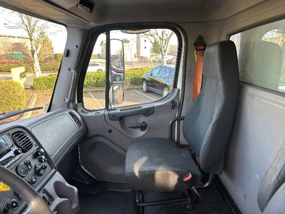 Refrigerated Truck-Light and Medium Duty Trucks-Freightliner-2020-M2-Clackamas-OR-501,206\n\t\tmiles-$ 22,250 - Image 19
