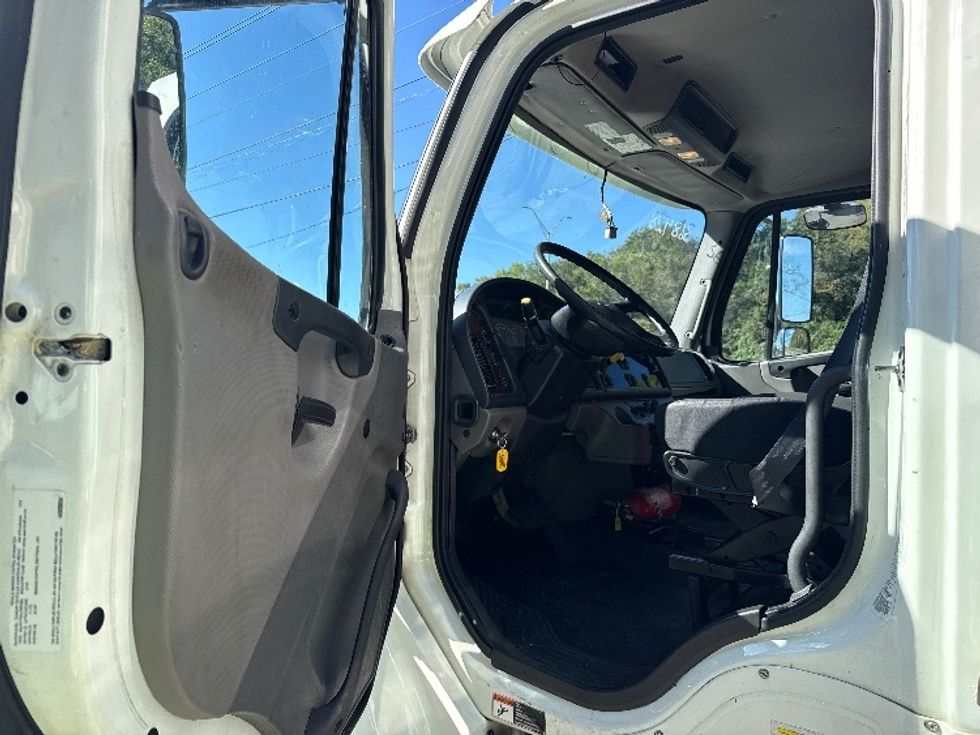 Refrigerated Truck-Light and Medium Duty Trucks-Freightliner-2020-M2-Cleveland-TN-158,548\n\t\tmiles-$ 63,000 - Image 16