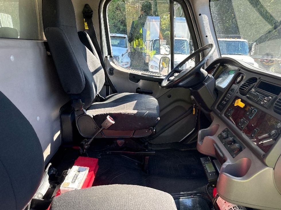 Refrigerated Truck-Light and Medium Duty Trucks-Freightliner-2020-M2-Cleveland-TN-158,548\n\t\tmiles-$ 63,000 - Image 22