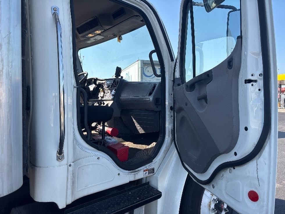 Refrigerated Truck-Light and Medium Duty Trucks-Freightliner-2020-M2-Columbus-OH-139,798\n\t\tmiles-$ 71,500 - Image 20