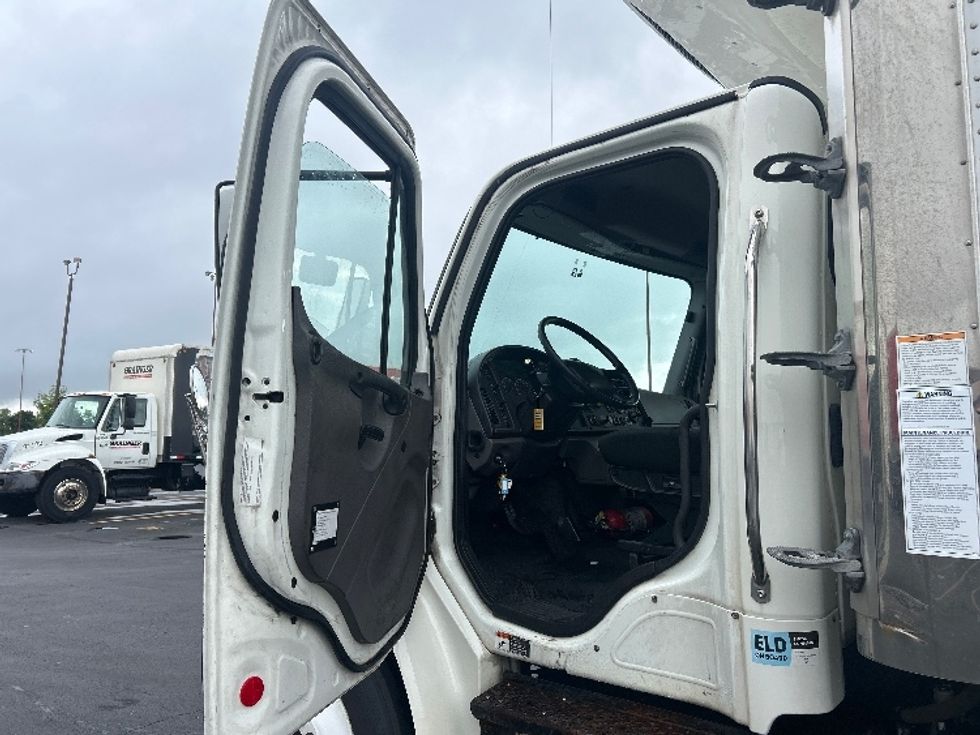 Refrigerated Truck-Light and Medium Duty Trucks-Freightliner-2020-M2-Columbus-OH-319,101\n\t\tmiles-$ 31,750 - Image 16