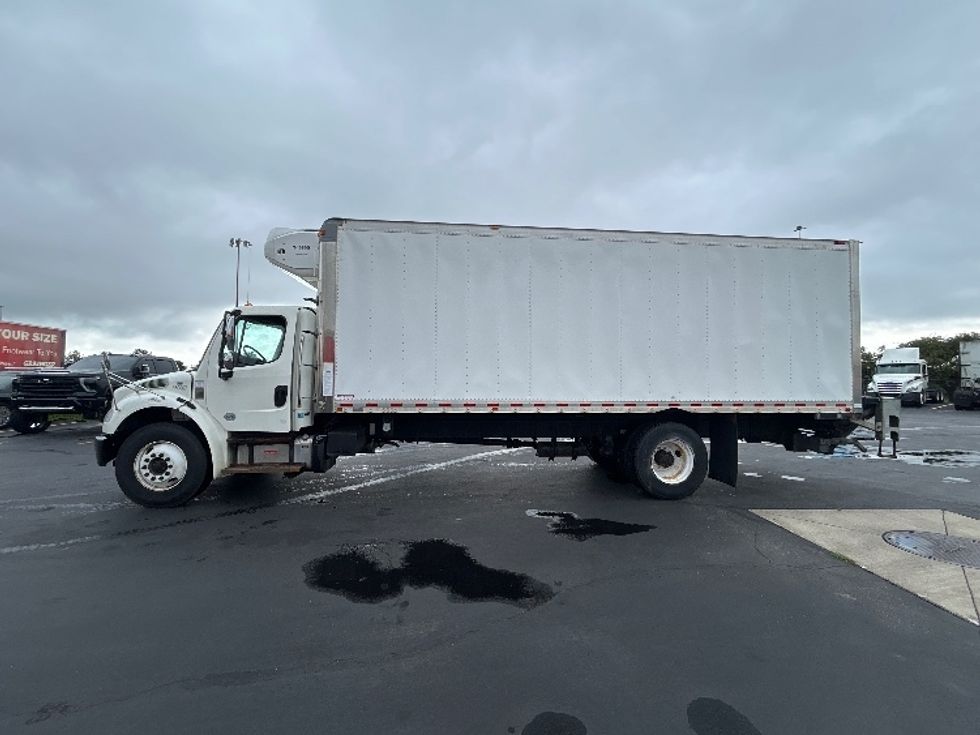 Refrigerated Truck-Light and Medium Duty Trucks-Freightliner-2020-M2-Columbus-OH-319,101\n\t\tmiles-$ 31,750 - Image 4