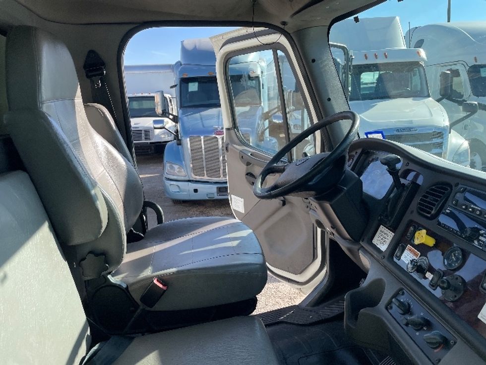 Refrigerated Truck-Light and Medium Duty Trucks-Freightliner-2020-M2-Dallas-TX-245,090\n\t\tmiles-$ 47,000 - Image 22