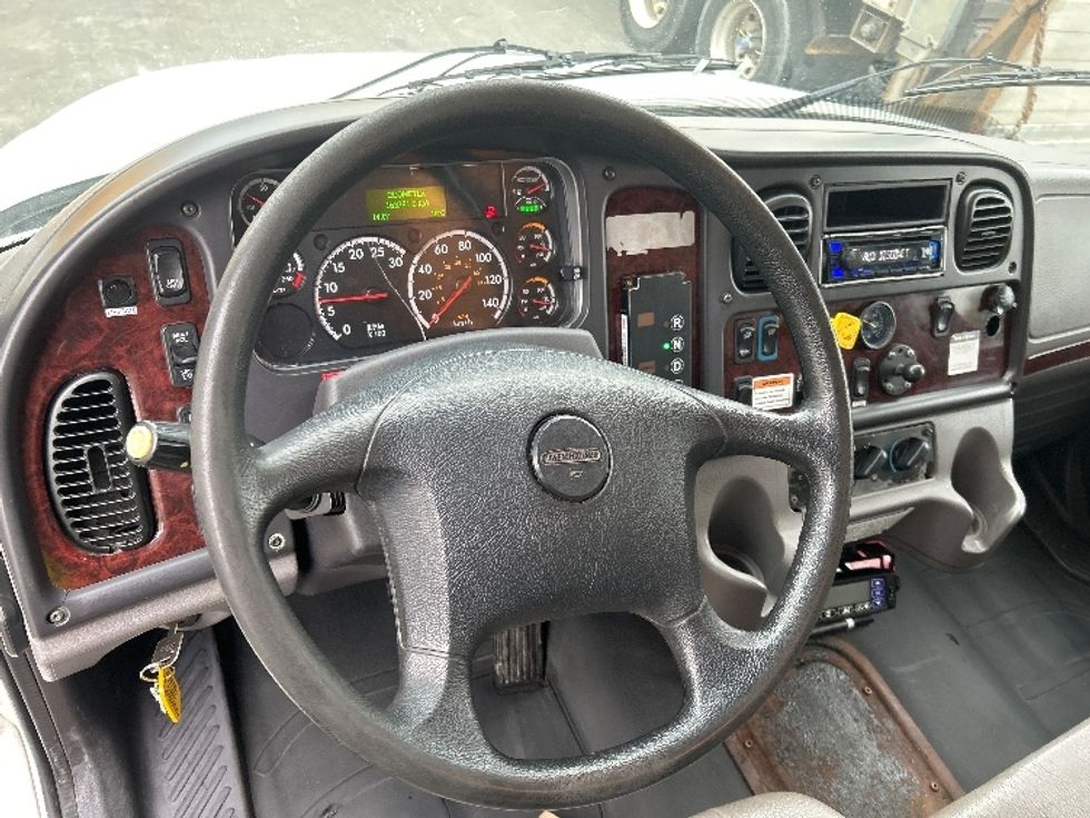 Refrigerated Truck-Light and Medium Duty Trucks-Freightliner-2020-M2-Dartmouth-NS-163,781\n\t\tkm-$ 75,000 - Image 17