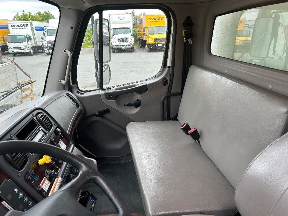 Refrigerated Truck-Light and Medium Duty Trucks-Freightliner-2020-M2-Dartmouth-NS-163,781\n\t\tkm-$ 75,000 - Image 19