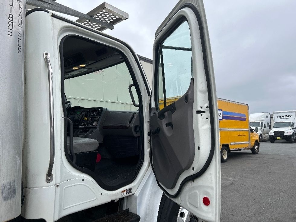 Refrigerated Truck-Light and Medium Duty Trucks-Freightliner-2020-M2-Dartmouth-NS-163,781\n\t\tkm-$ 75,000 - Image 20