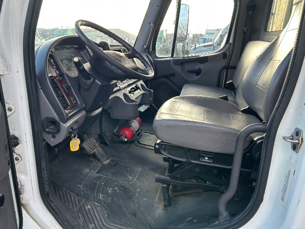 Refrigerated Truck-Light and Medium Duty Trucks-Freightliner-2020-M2-Dartmouth-NS-220,263\n\t\tkm-$ 82,750 - Image 17