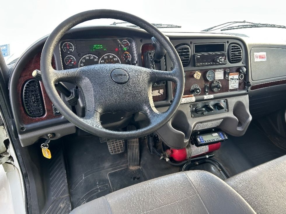 Refrigerated Truck-Light and Medium Duty Trucks-Freightliner-2020-M2-Dartmouth-NS-220,263\n\t\tkm-$ 82,750 - Image 18