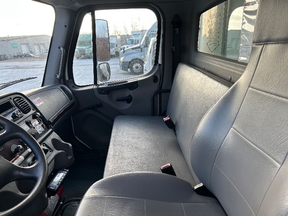 Refrigerated Truck-Light and Medium Duty Trucks-Freightliner-2020-M2-Dartmouth-NS-220,263\n\t\tkm-$ 82,750 - Image 19