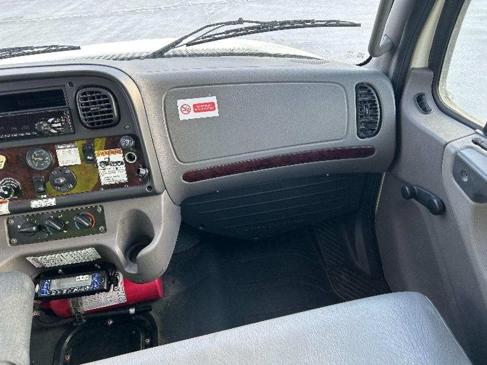 Refrigerated Truck-Light and Medium Duty Trucks-Freightliner-2020-M2-Dartmouth-NS-220,263\n\t\tkm-$ 82,750 - Image 21