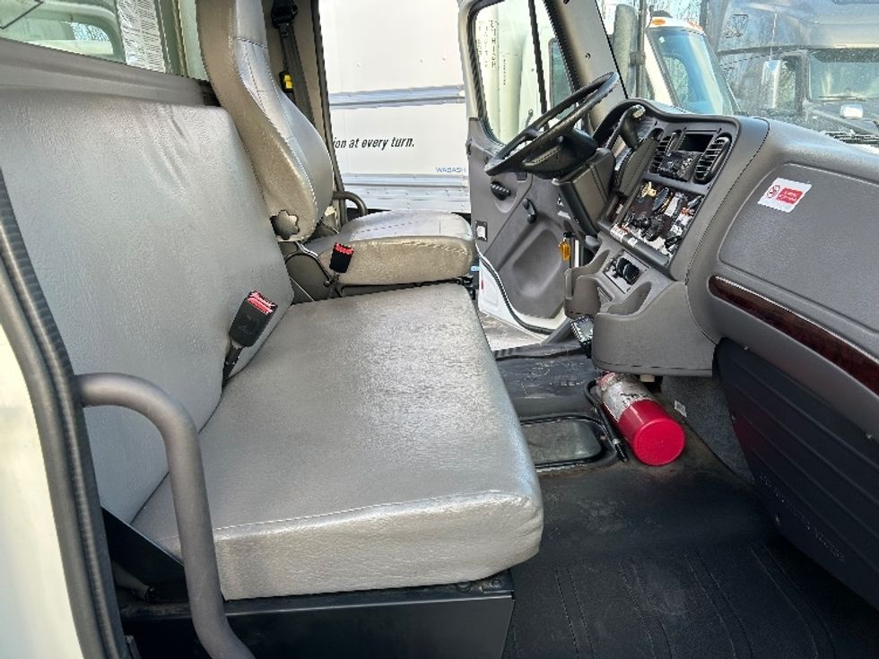 Refrigerated Truck-Light and Medium Duty Trucks-Freightliner-2020-M2-Dartmouth-NS-220,263\n\t\tkm-$ 82,750 - Image 22