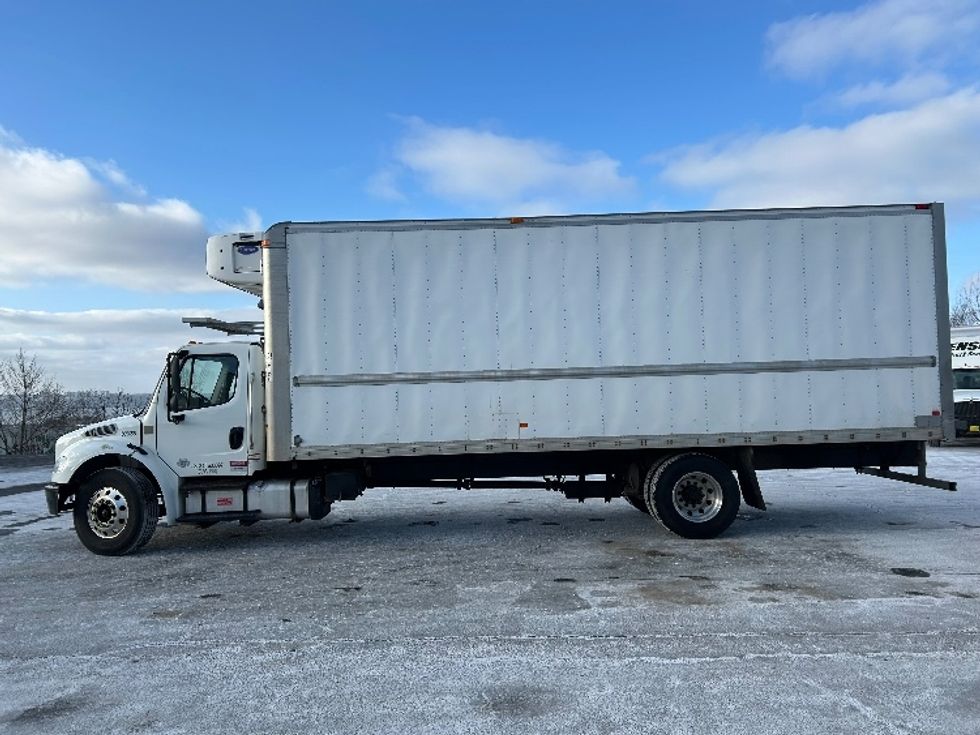 Refrigerated Truck-Light and Medium Duty Trucks-Freightliner-2020-M2-Dartmouth-NS-220,263\n\t\tkm-$ 82,750 - Image 4