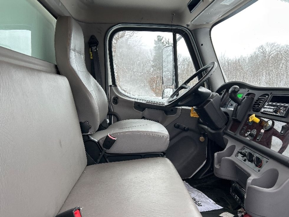 Refrigerated Truck-Light and Medium Duty Trucks-Freightliner-2020-M2-De Pere-WI-17,602\n\t\tmiles-$ 74,250 - Image 21