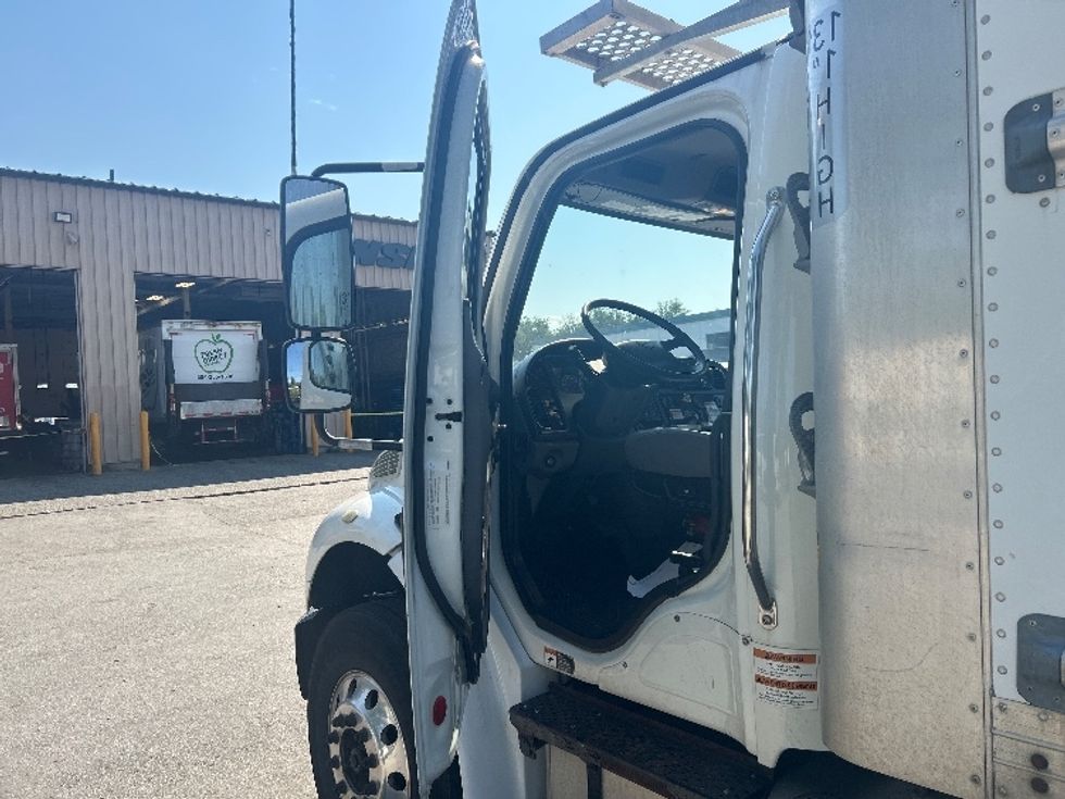 Refrigerated Truck-Light and Medium Duty Trucks-Freightliner-2020-M2-Delta-BC-169,269\n\t\tkm-$ 89,250 - Image 16