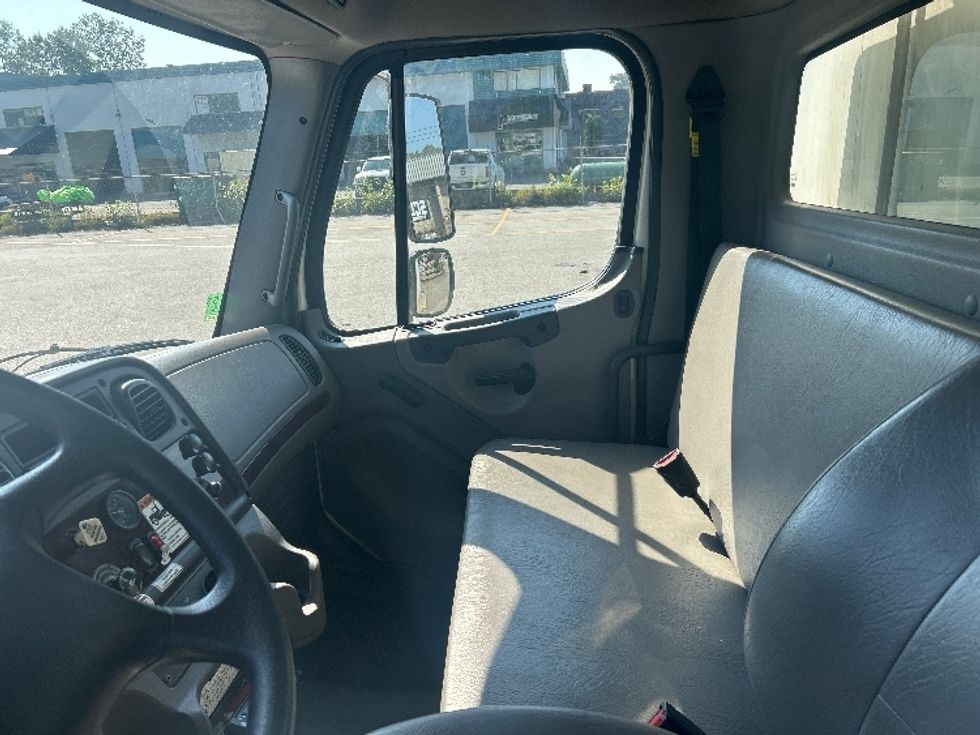 Refrigerated Truck-Light and Medium Duty Trucks-Freightliner-2020-M2-Delta-BC-169,269\n\t\tkm-$ 89,250 - Image 19