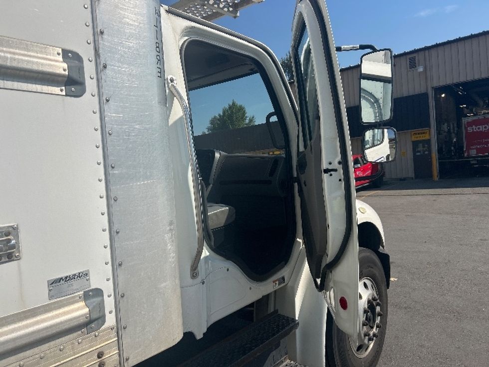 Refrigerated Truck-Light and Medium Duty Trucks-Freightliner-2020-M2-Delta-BC-169,269\n\t\tkm-$ 89,250 - Image 20
