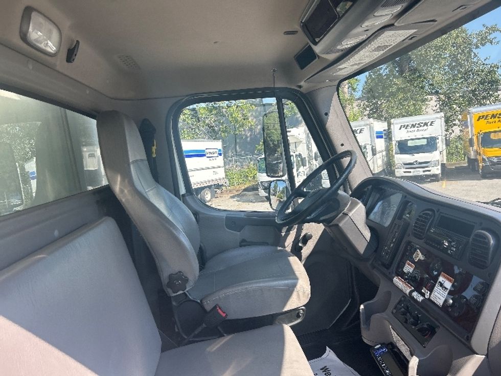Refrigerated Truck-Light and Medium Duty Trucks-Freightliner-2020-M2-Delta-BC-169,269\n\t\tkm-$ 89,250 - Image 22