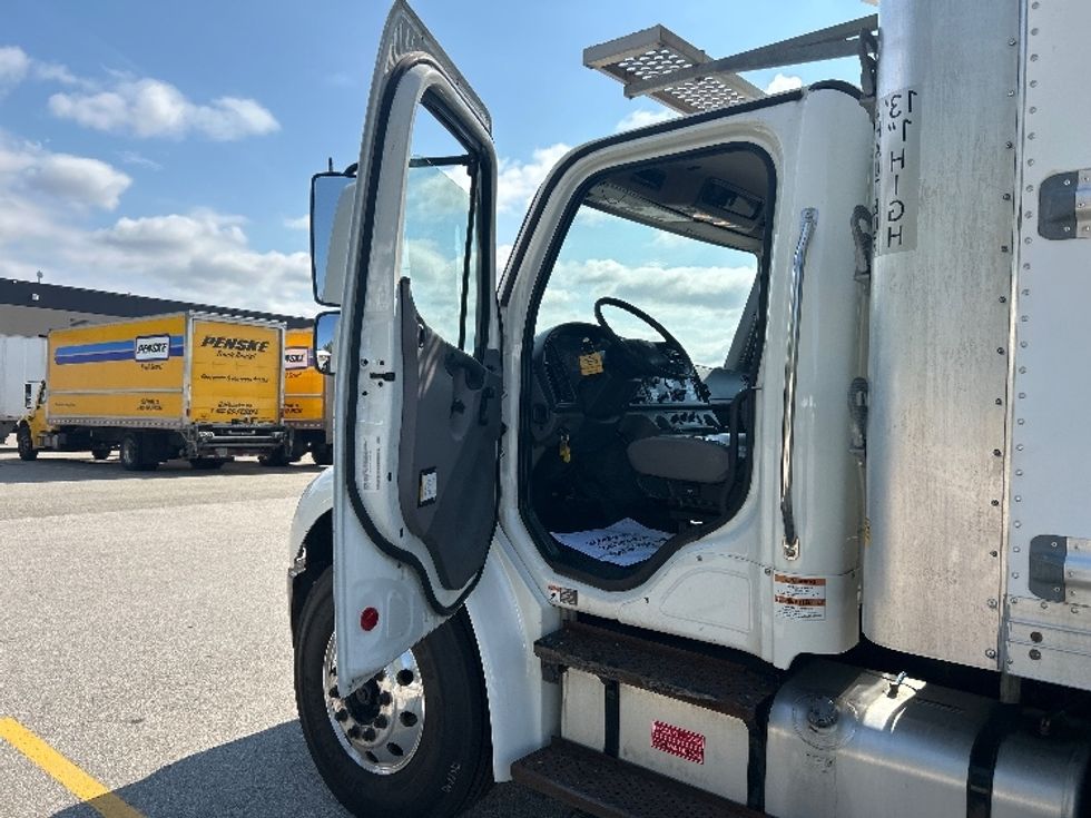 Refrigerated Truck-Light and Medium Duty Trucks-Freightliner-2020-M2-Delta-BC-170,707\n\t\tkm-$ 93,500 - Image 16