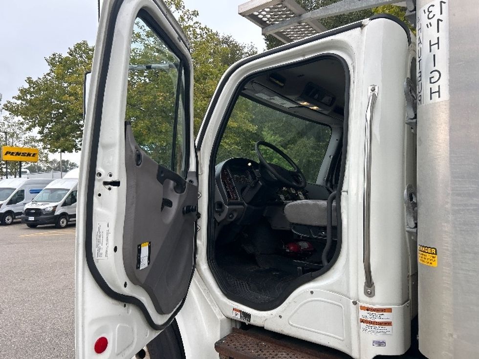 Refrigerated Truck-Light and Medium Duty Trucks-Freightliner-2020-M2-Delta-BC-191,889\n\t\tkm-$ 91,250 - Image 16