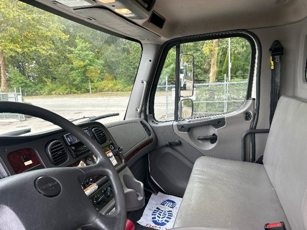 Refrigerated Truck-Light and Medium Duty Trucks-Freightliner-2020-M2-Delta-BC-191,889\n\t\tkm-$ 91,250 - Image 19