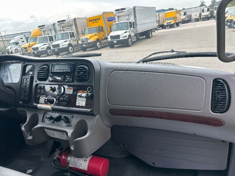 Refrigerated Truck-Light and Medium Duty Trucks-Freightliner-2020-M2-Delta-BC-191,889\n\t\tkm-$ 91,250 - Image 21